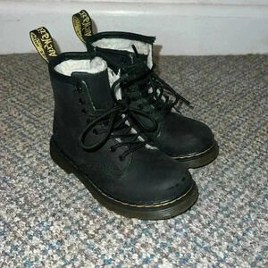 Kids Dr Martens with fuzzy liner size 9